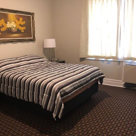 Royal Hotel Flin Flon Dış mekan fotoğraf