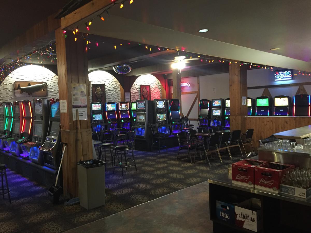 Royal Hotel Flin Flon Dış mekan fotoğraf