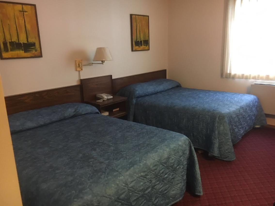 Royal Hotel Flin Flon Dış mekan fotoğraf