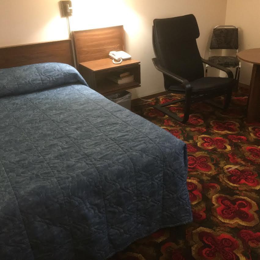 Royal Hotel Flin Flon Dış mekan fotoğraf