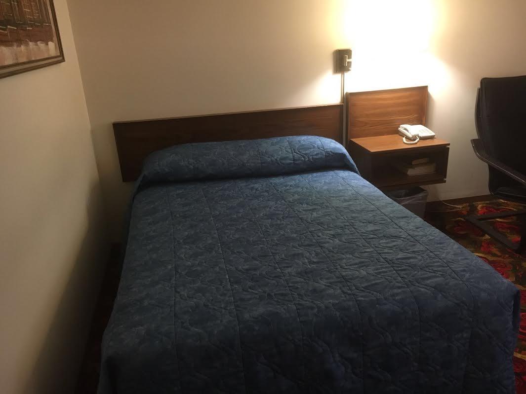 Royal Hotel Flin Flon Dış mekan fotoğraf