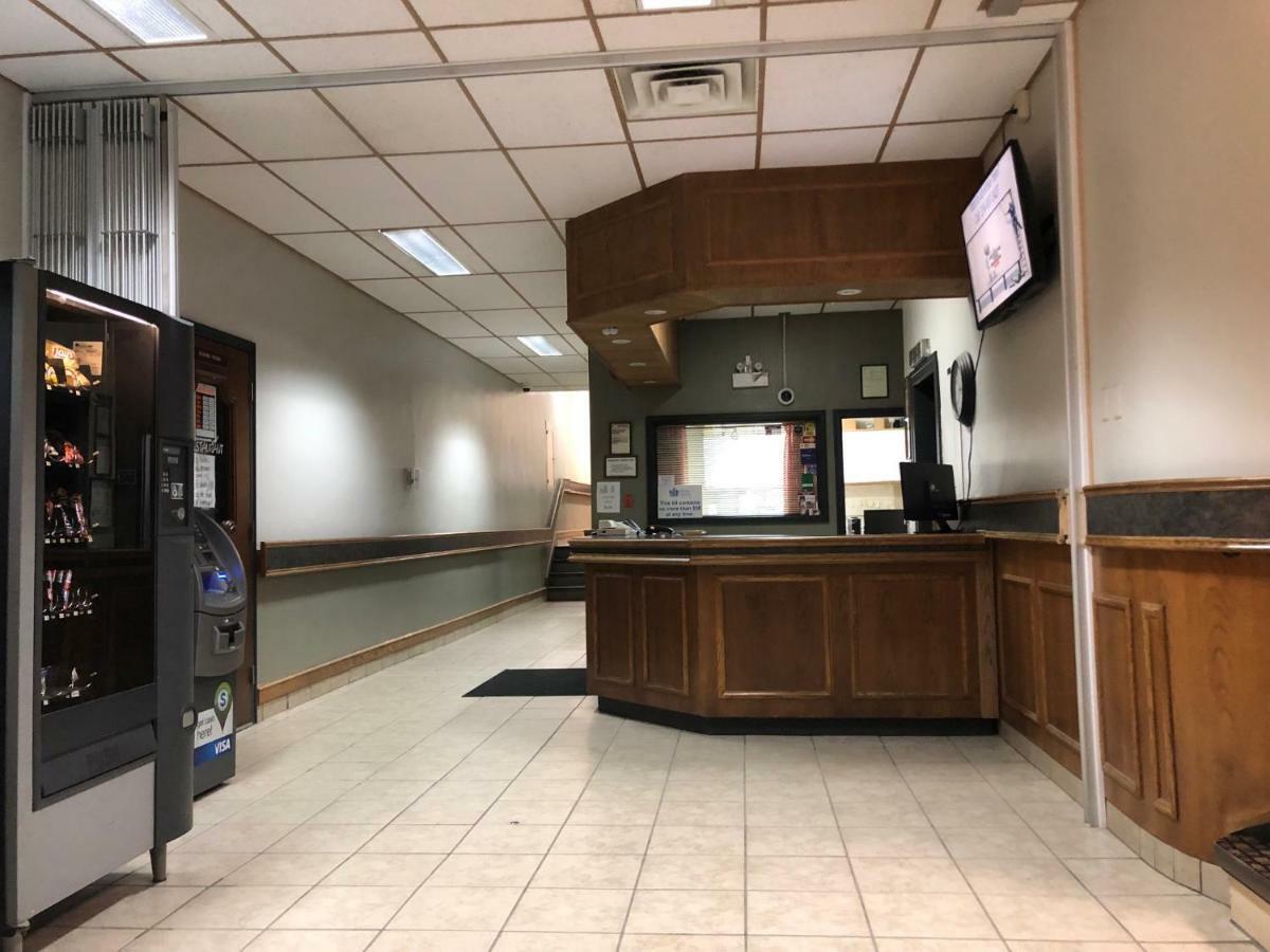 Royal Hotel Flin Flon Dış mekan fotoğraf